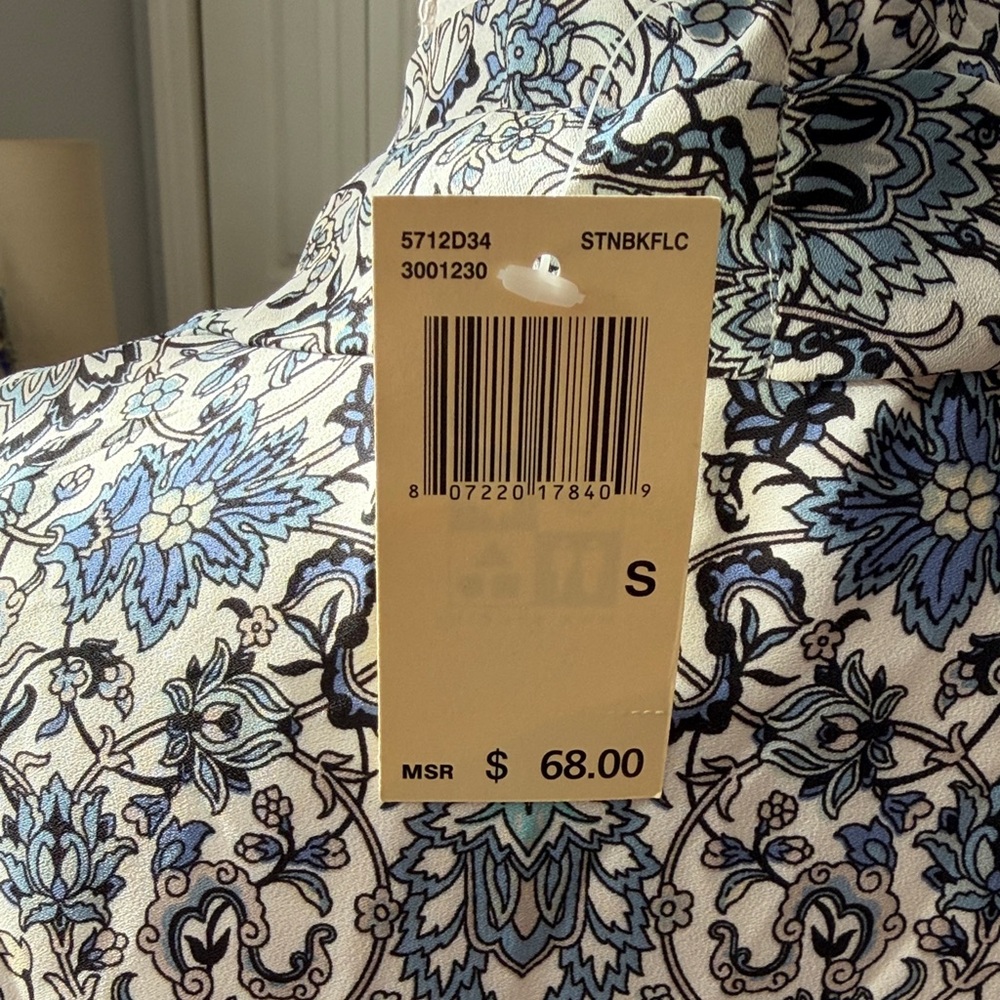 Max Studio Blue & White Patterned Women's Top Size Small NWT - Picture 3 of 5